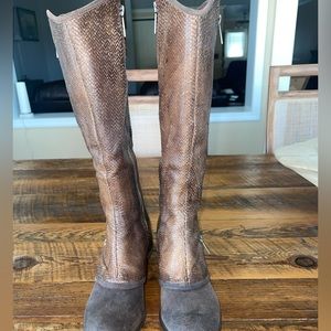 Donald J Pliner Devi Brown Snake Skin Leather Boots Size 7.5